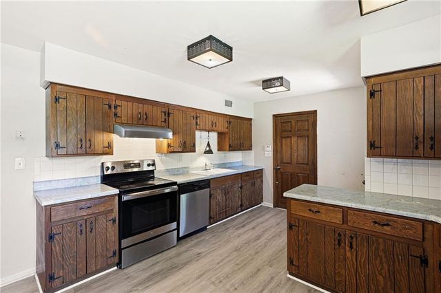 500 Westminister Road, Blue Springs, MO 64014