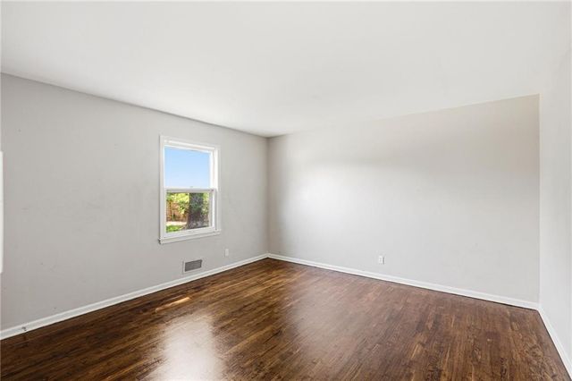 500 Westminister Road, Blue Springs, MO 64014