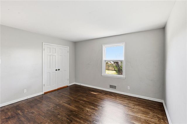 500 Westminister Road, Blue Springs, MO 64014