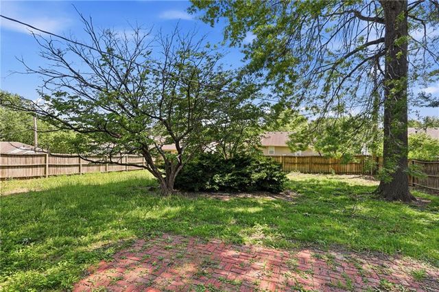 500 Westminister Road, Blue Springs, MO 64014