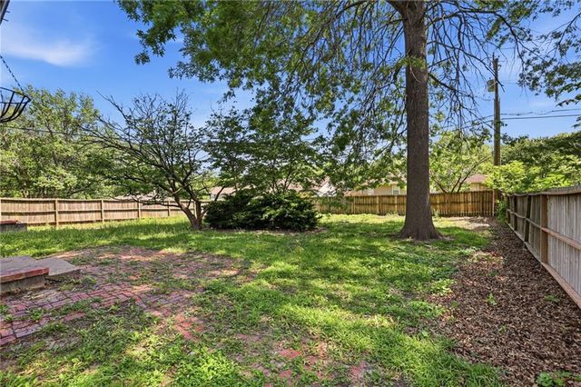 500 Westminister Road, Blue Springs, MO 64014