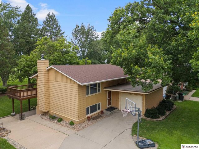 1101 Sycamore Drive, Lincoln, NE 68510