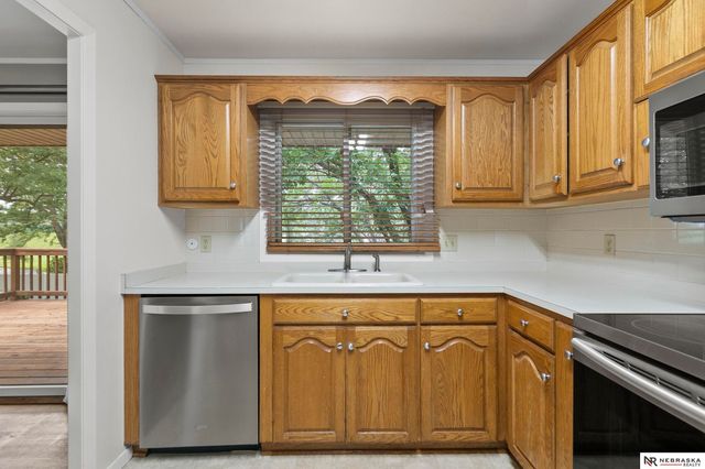 1101 Sycamore Drive, Lincoln, NE 68510