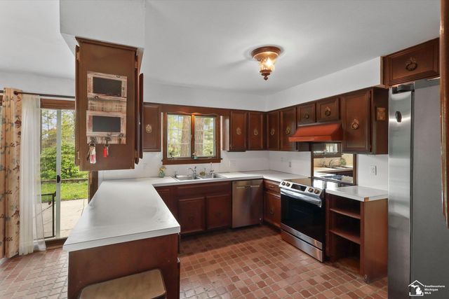 1950 Brookwood Lane, Temperance, MI 48182