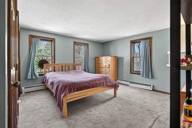 16 Berkeley Street, Pelham, NH 03076