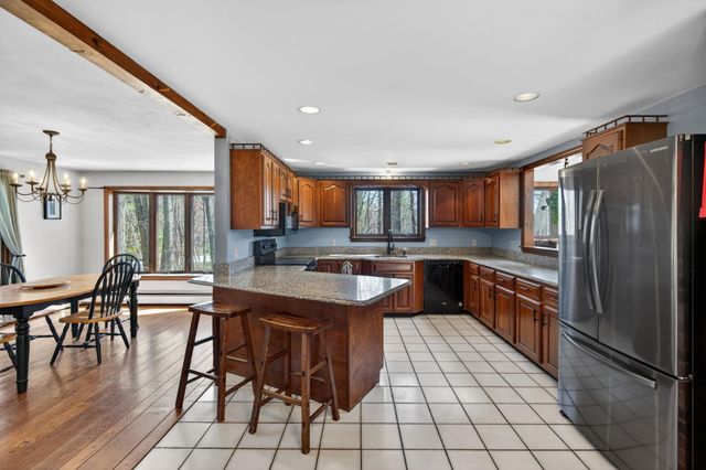 16 Berkeley Street, Pelham, NH 03076