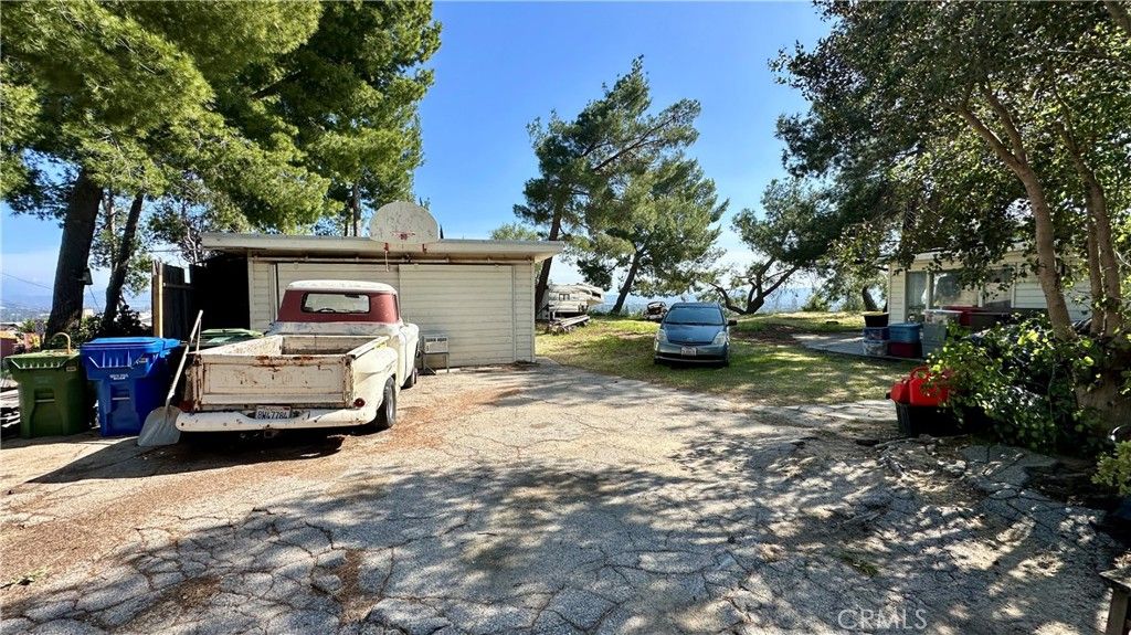 Image 24 of property listing at 11531 Vimy Road, Granada Hills, CA 91344