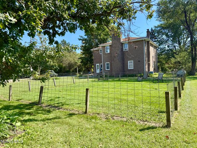 1031 N Cousino Road, Oregon, OH 43616