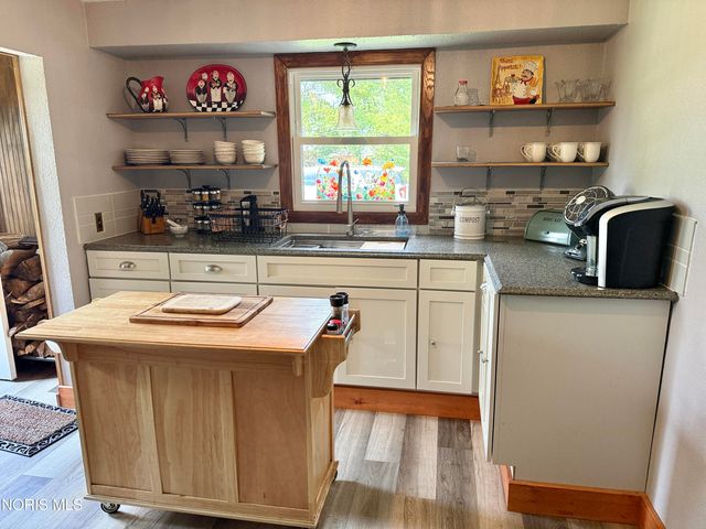 1031 N Cousino Road, Oregon, OH 43616