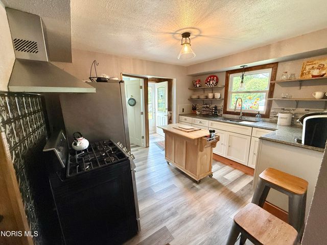 1031 N Cousino Road, Oregon, OH 43616