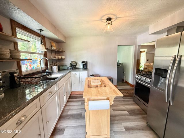 1031 N Cousino Road, Oregon, OH 43616