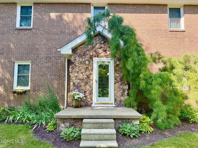 1031 N Cousino Road, Oregon, OH 43616