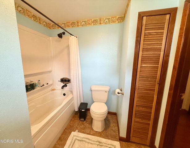 1031 N Cousino Road, Oregon, OH 43616
