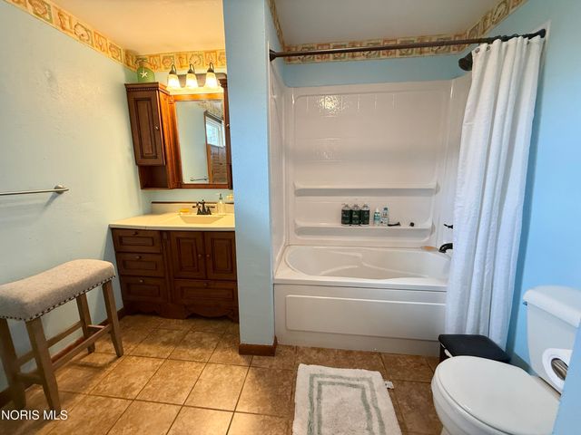 1031 N Cousino Road, Oregon, OH 43616