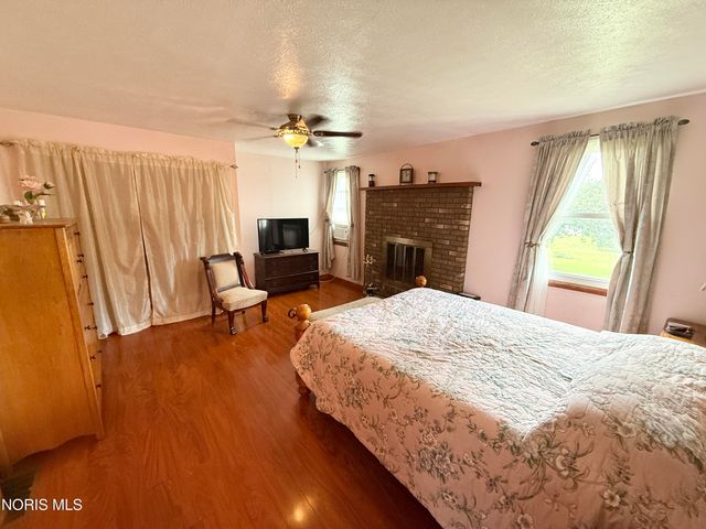 1031 N Cousino Road, Oregon, OH 43616