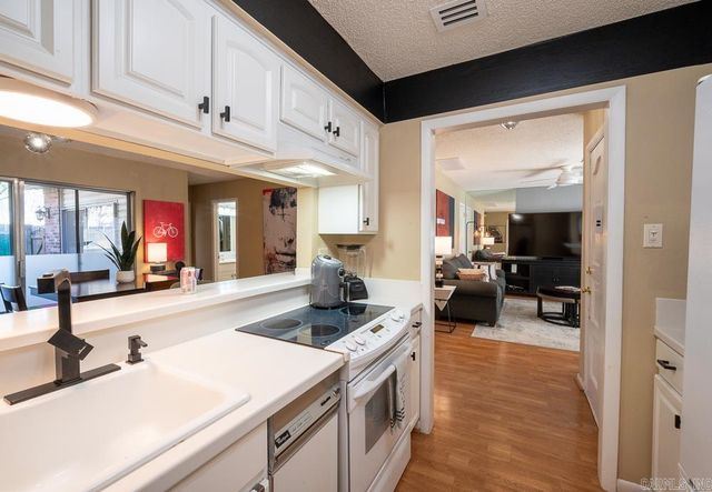 10 Hampshire Circle, Little Rock, AR 72212