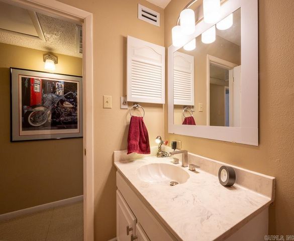 10 Hampshire Circle, Little Rock, AR 72212