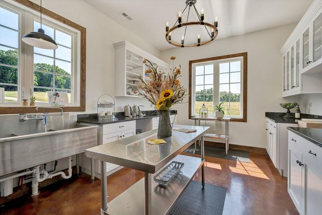 9945 BROOKS MILL RD, Wirtz, VA 24184