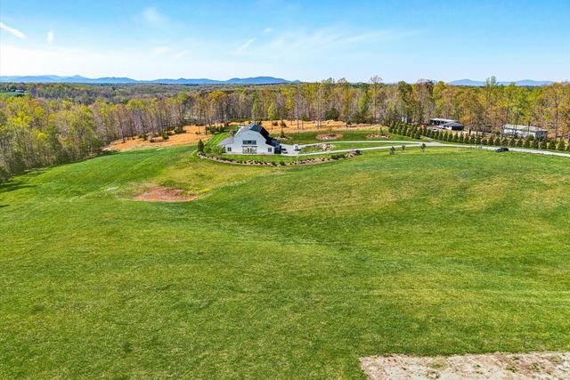 9945 BROOKS MILL RD, Wirtz, VA 24184