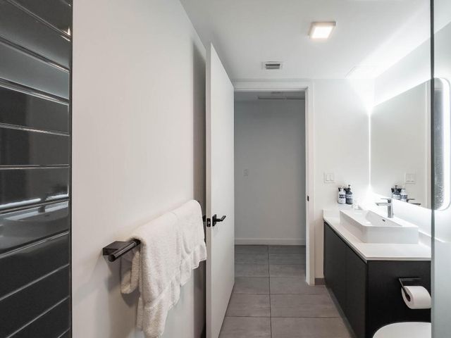 227 NE 2nd Street 2400, Miami, FL 33132