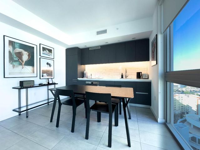 227 NE 2nd Street 2400, Miami, FL 33132