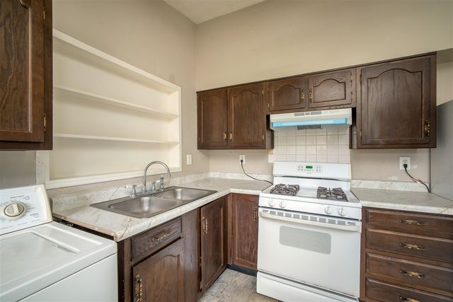 23723 Reynolds Avenue, Hazel Park, MI 48030