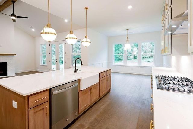 8420 Creekside Overlook Drive, Gainesville, GA 30506