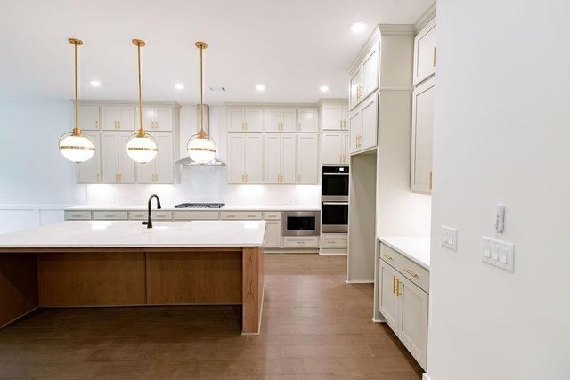8420 Creekside Overlook Drive, Gainesville, GA 30506