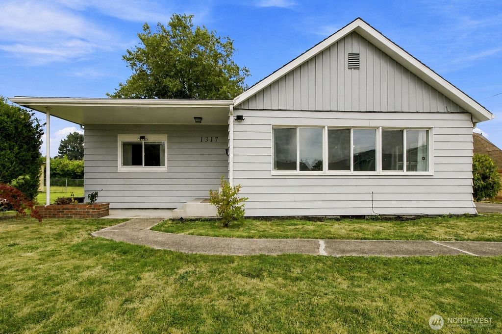 1317 47th Avenue E, Fife, WA 98424