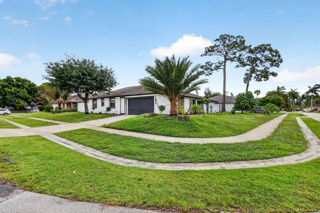 4831 Dorchester Mews, Haverhill, FL 33415