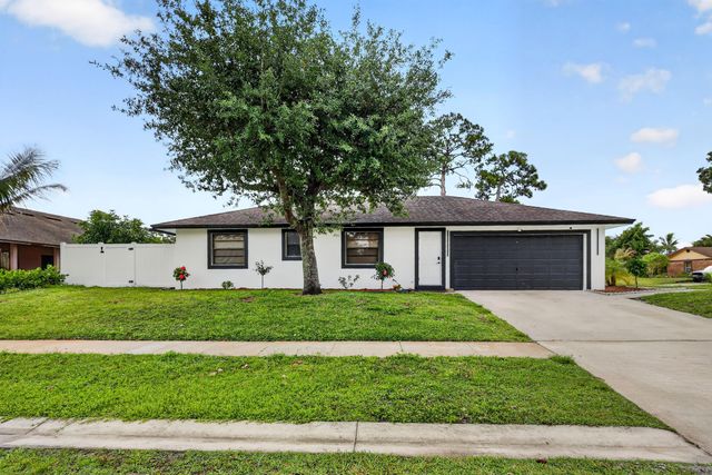 4831 Dorchester Mews, Haverhill, FL 33415