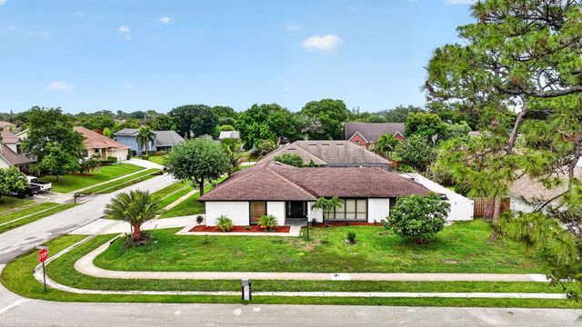 4831 Dorchester Mews, Haverhill, FL 33415
