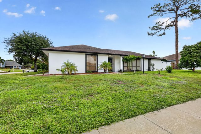 4831 Dorchester Mews, Haverhill, FL 33415