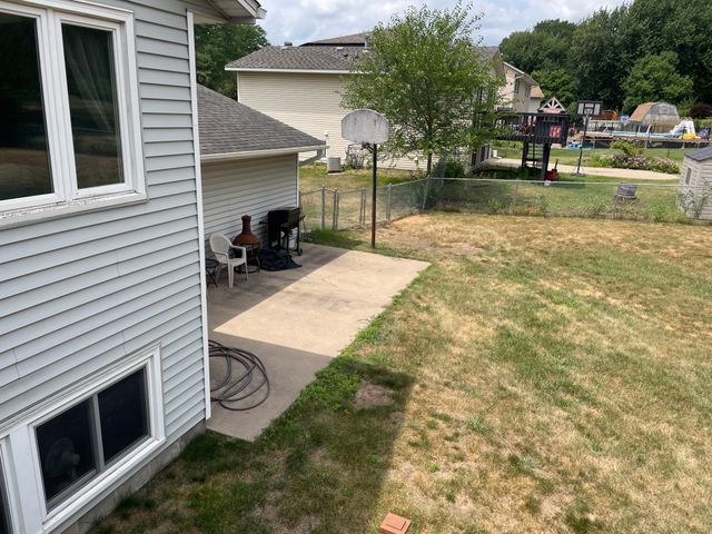 8946 72nd Street S, Cottage Grove, MN 55016