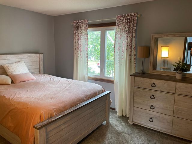 8946 72nd Street S, Cottage Grove, MN 55016