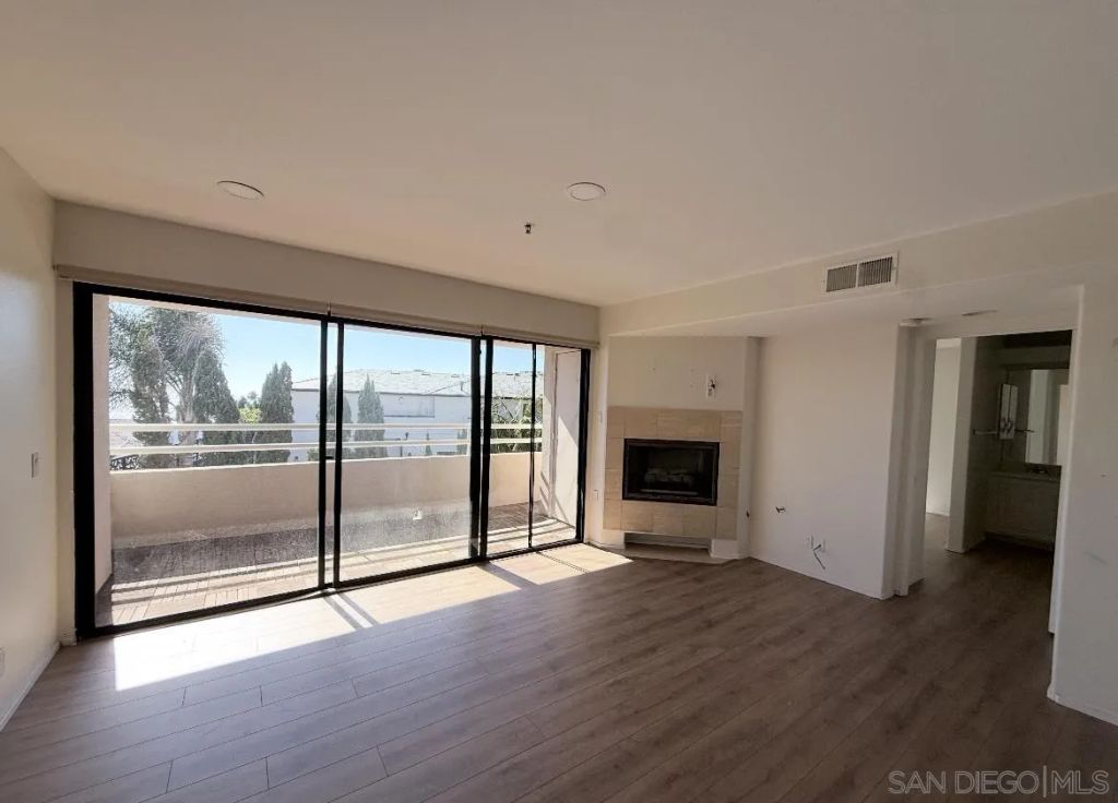 5726 La Jolla Blvd 207, La Jolla, CA 92037
