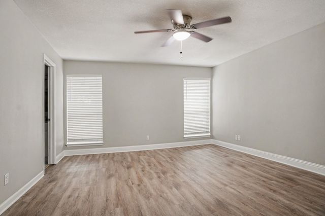 5907 Old Barn Drive, Arlington, TX 76016