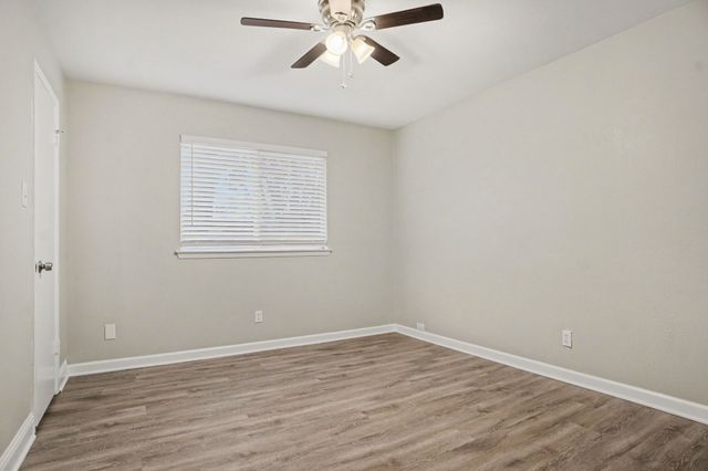 5907 Old Barn Drive, Arlington, TX 76016