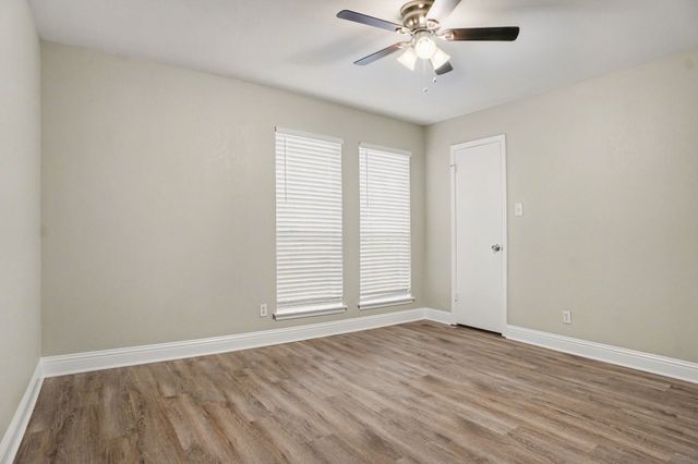 5907 Old Barn Drive, Arlington, TX 76016