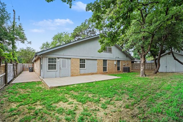 5907 Old Barn Drive, Arlington, TX 76016