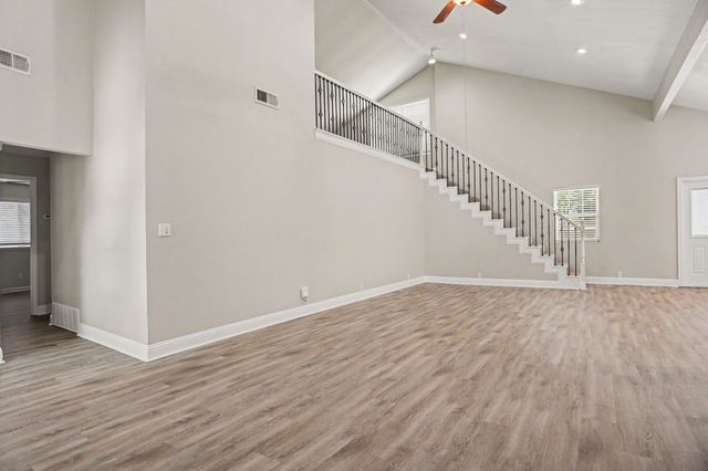 5907 Old Barn Drive, Arlington, TX 76016