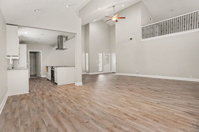 5907 Old Barn Drive, Arlington, TX 76016