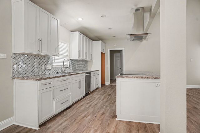 5907 Old Barn Drive, Arlington, TX 76016
