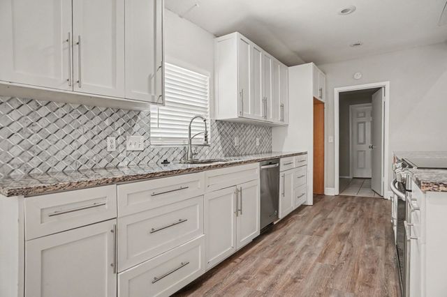 5907 Old Barn Drive, Arlington, TX 76016