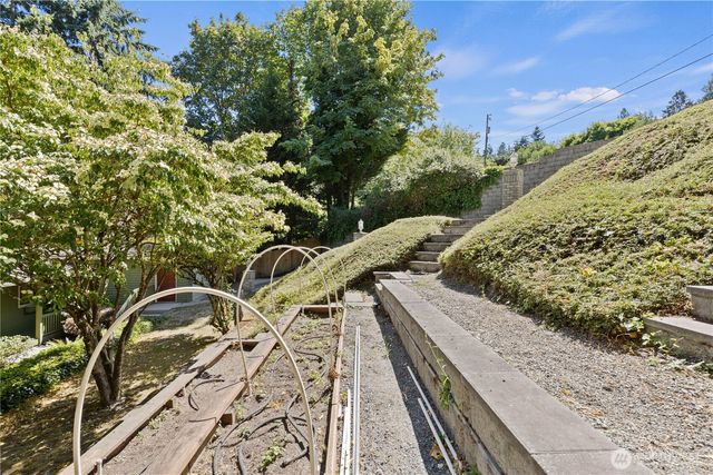 3500 NE 162nd Street, Lake Forest Park, WA 98155