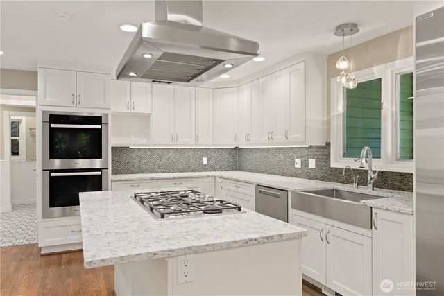 3500 NE 162nd Street, Lake Forest Park, WA 98155