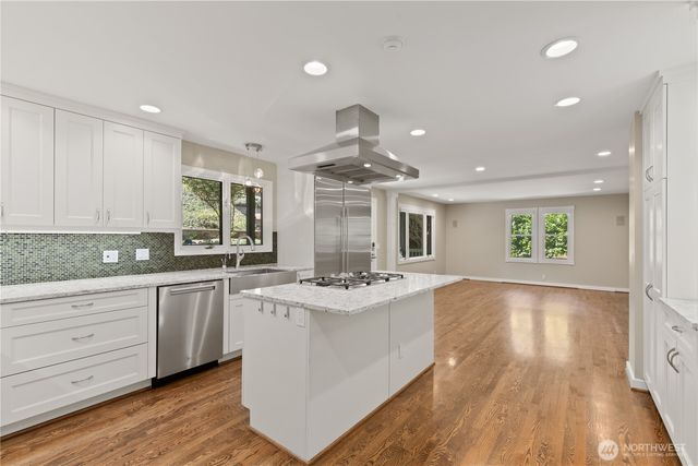 3500 NE 162nd Street, Lake Forest Park, WA 98155
