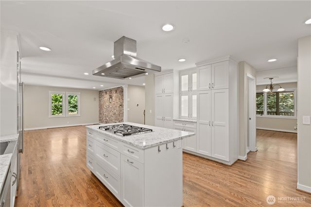 3500 NE 162nd Street, Lake Forest Park, WA 98155