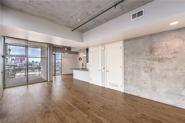 353 East Bonneville Avenue 1104, Las Vegas, NV 89101
