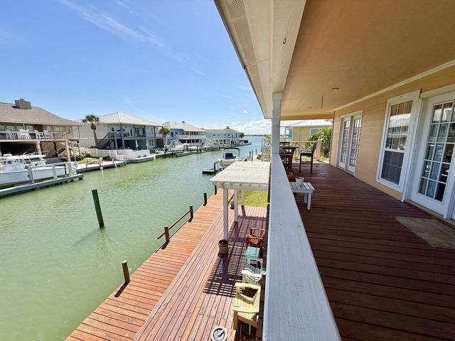 30 Flamingo Road, Rockport, TX 78382